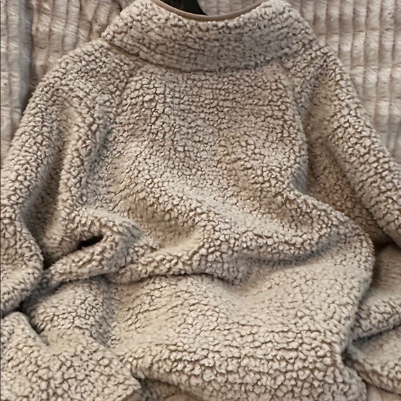 Eddie Bauer Cream Sherpa Fleece - Picture 2 of 7